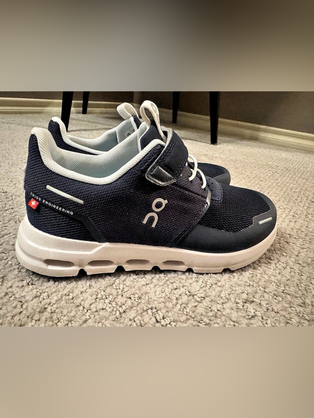 On Cloud 5 Push grey & White Athletic Shoes